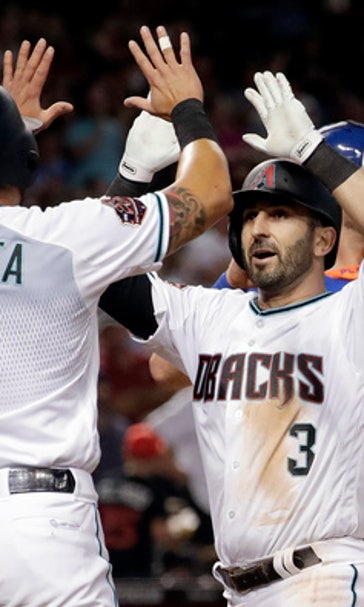 Goldschmidt, Descalso power D-backs past sinking Mets 7-3